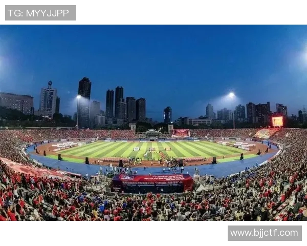 重庆人对足球明星的热爱源于文化认同与激情共鸣的深层次探讨